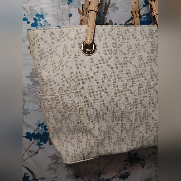 Michael Kors tote - Picture 12 of 16